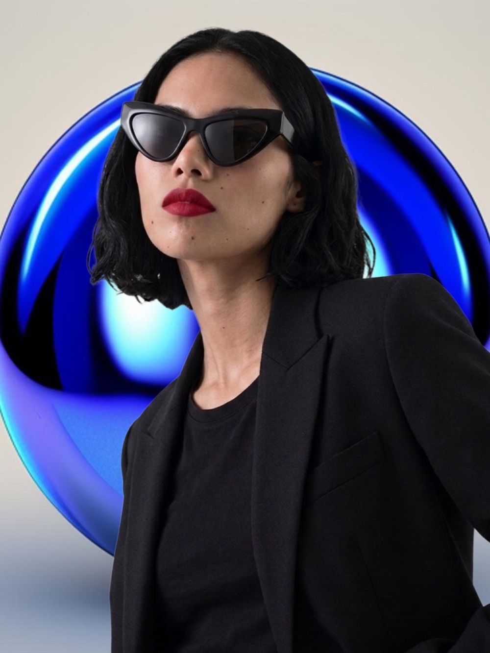 Gucci Black Cat-Eye Sunglasses with Dark Lenses